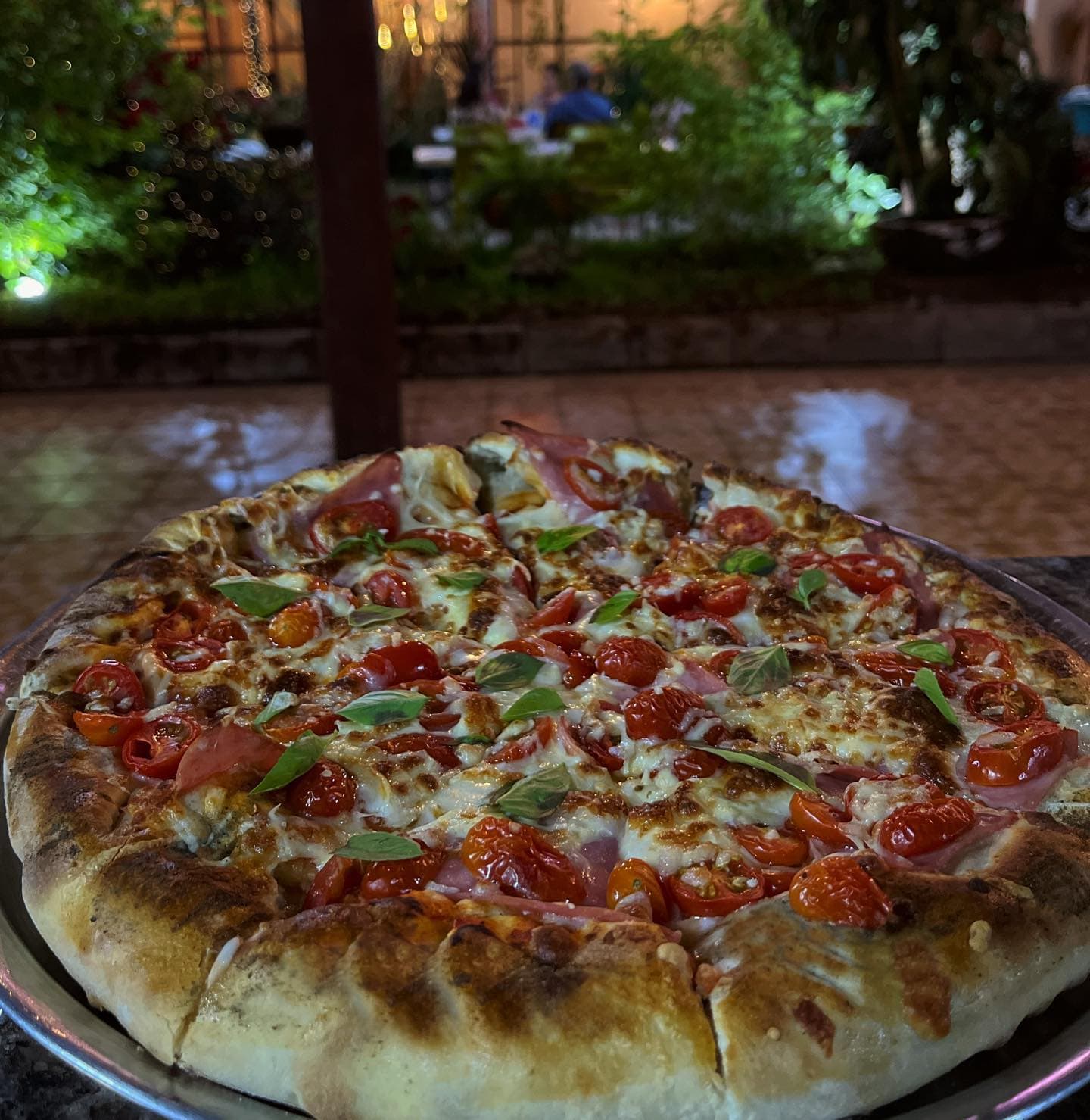 Pizza Margarita con Orilla Rellena